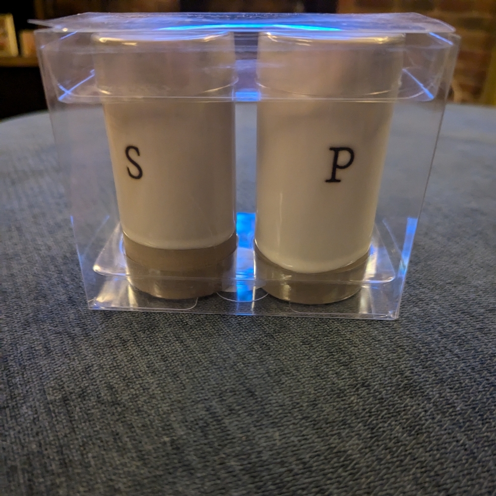 Salt and Pepper Shaker set